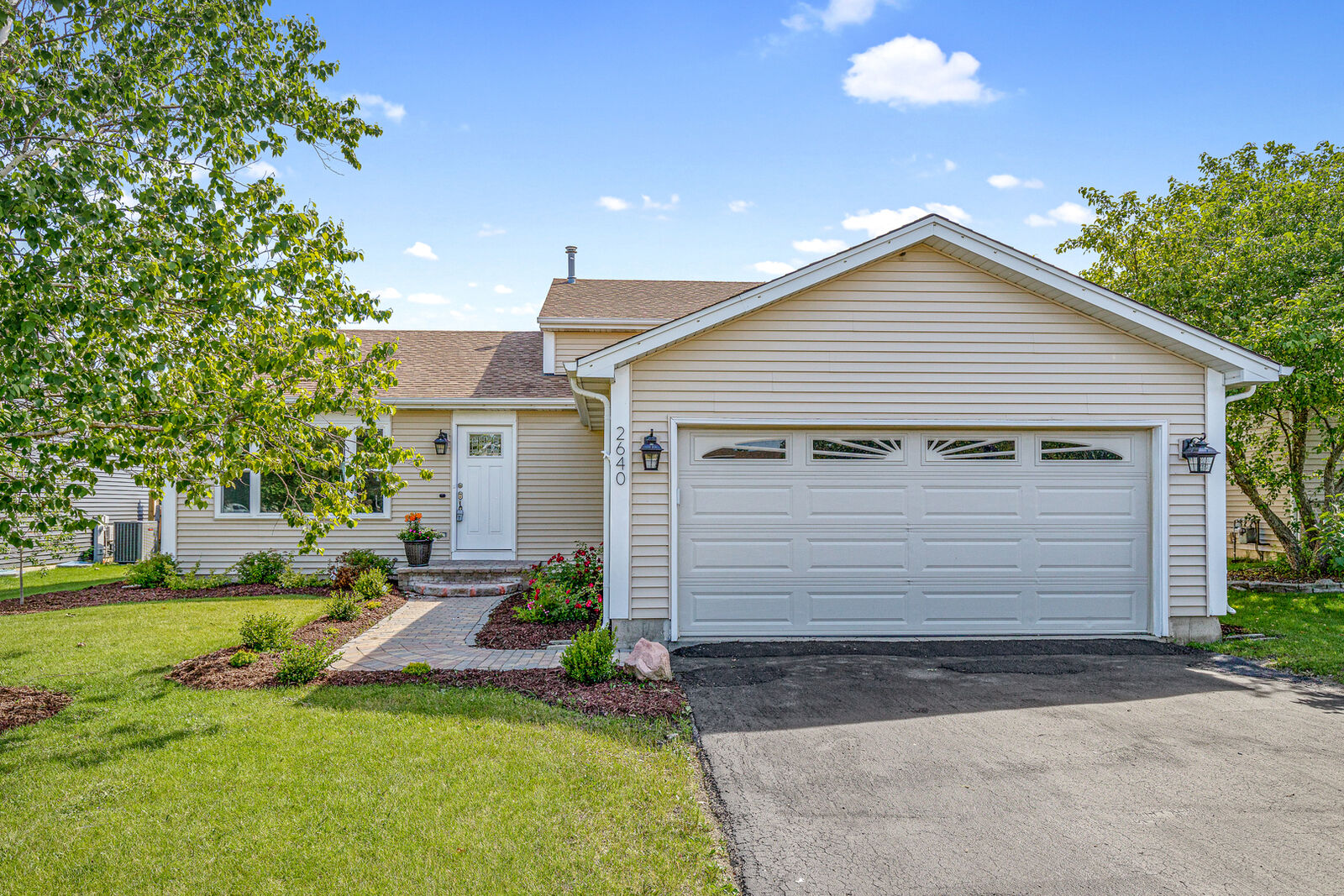 Property Photo:  2640 Cadbury Circle  IL 60156 
