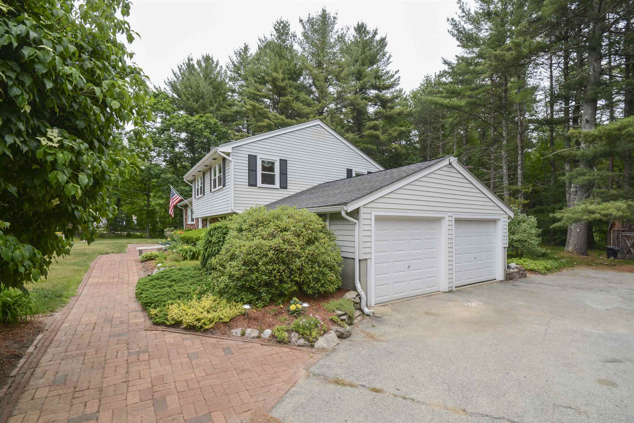 Property Photo:  11 Beech Hill Drive  NH 03053 