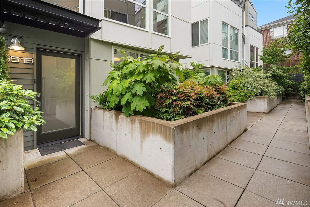Property Photo: 5551 Phinney Ave N B WA 98103
