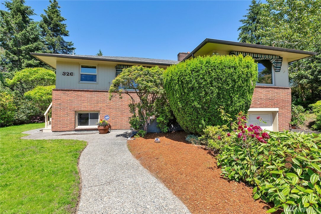 Property Photo: 326 N 137th WA 98133