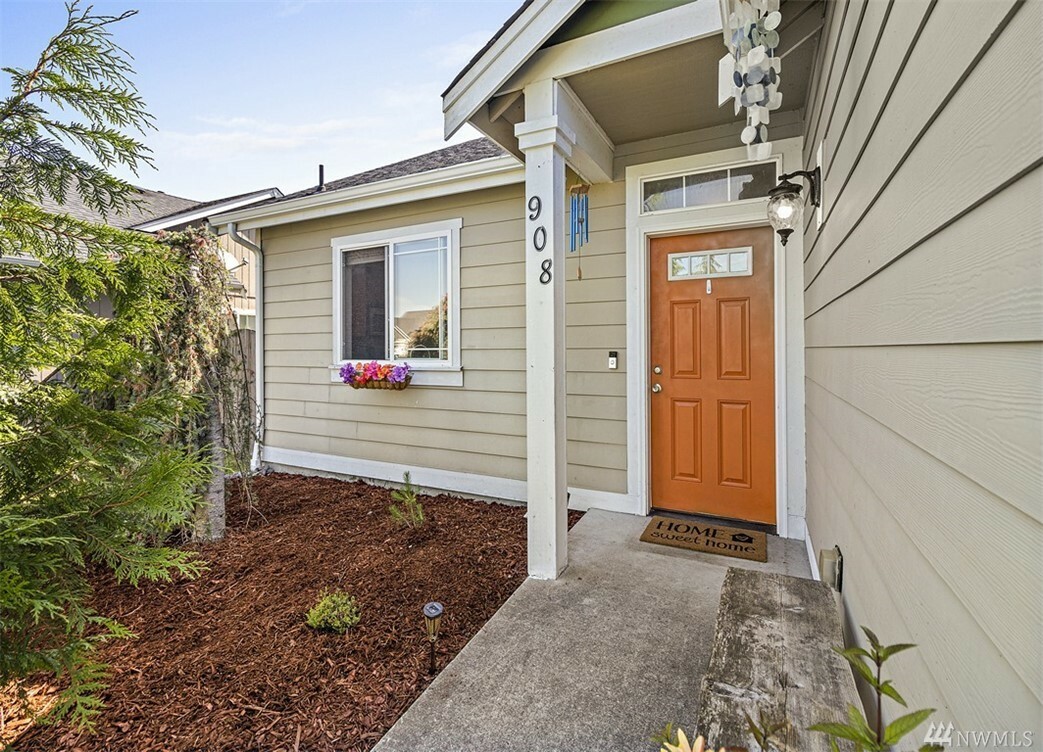 Property Photo:  908 Grinnell Ave SW  WA 98360 