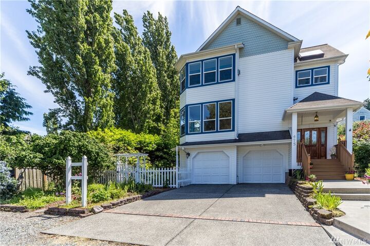 Property Photo:  475  W Street  WA 98368 