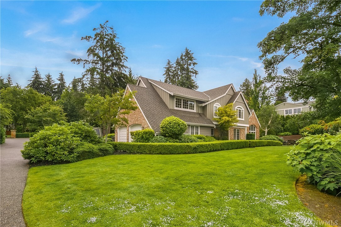 Property Photo: 1032 84th Avenue NE WA 98039