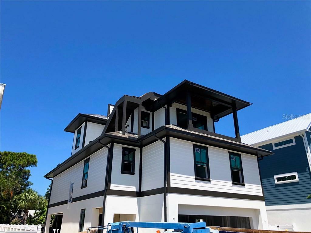 Property Photo: 722 Holly Road FL 34216