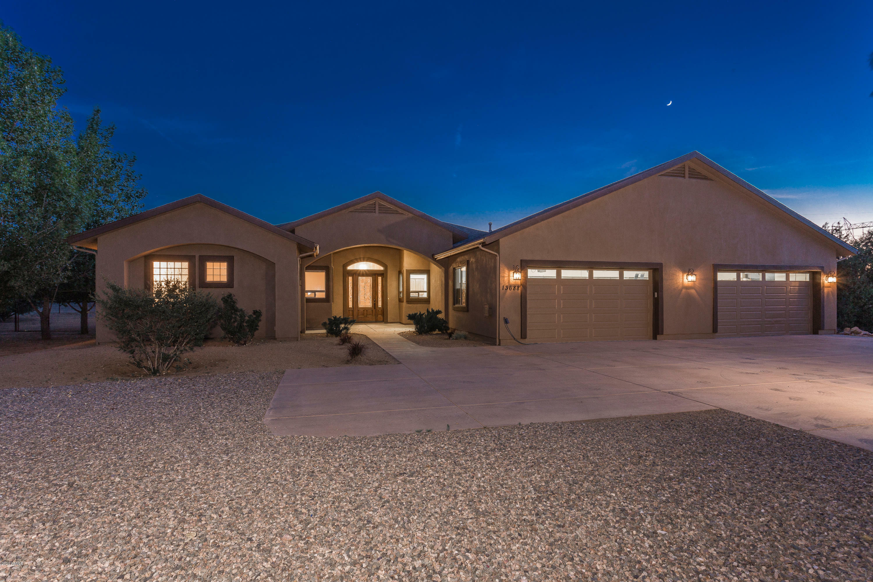 Property Photo:  13688 N Iron Hawk Drive  AZ 86305 