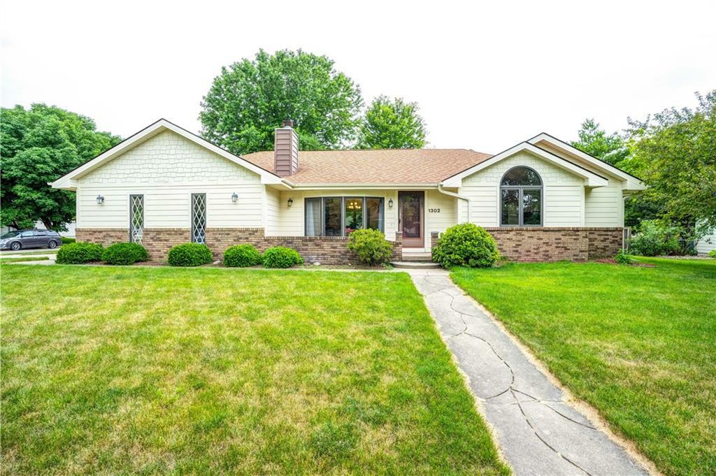 Property Photo:  1302 NE Crestmoor Place  IA 50021 