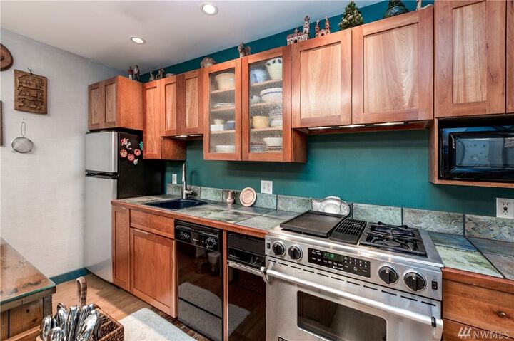 Property Photo: 310 Spring St F WA 98250