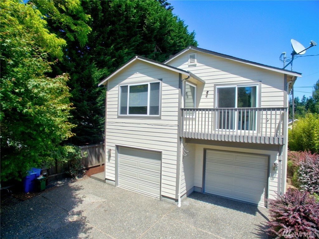 Property Photo: 8120 23rd Ct NE WA 98115