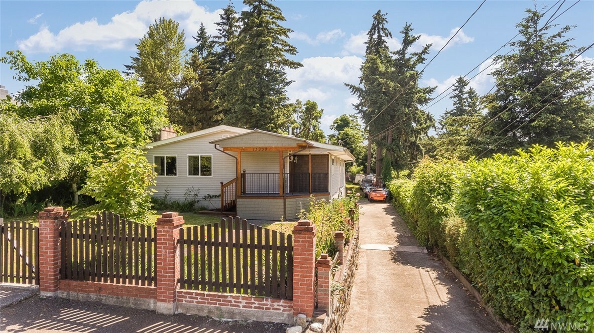 Property Photo: 13930 6th Ave SW WA 98166