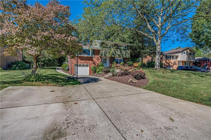 Property Photo: 104 Crosstree Rd PA 15108