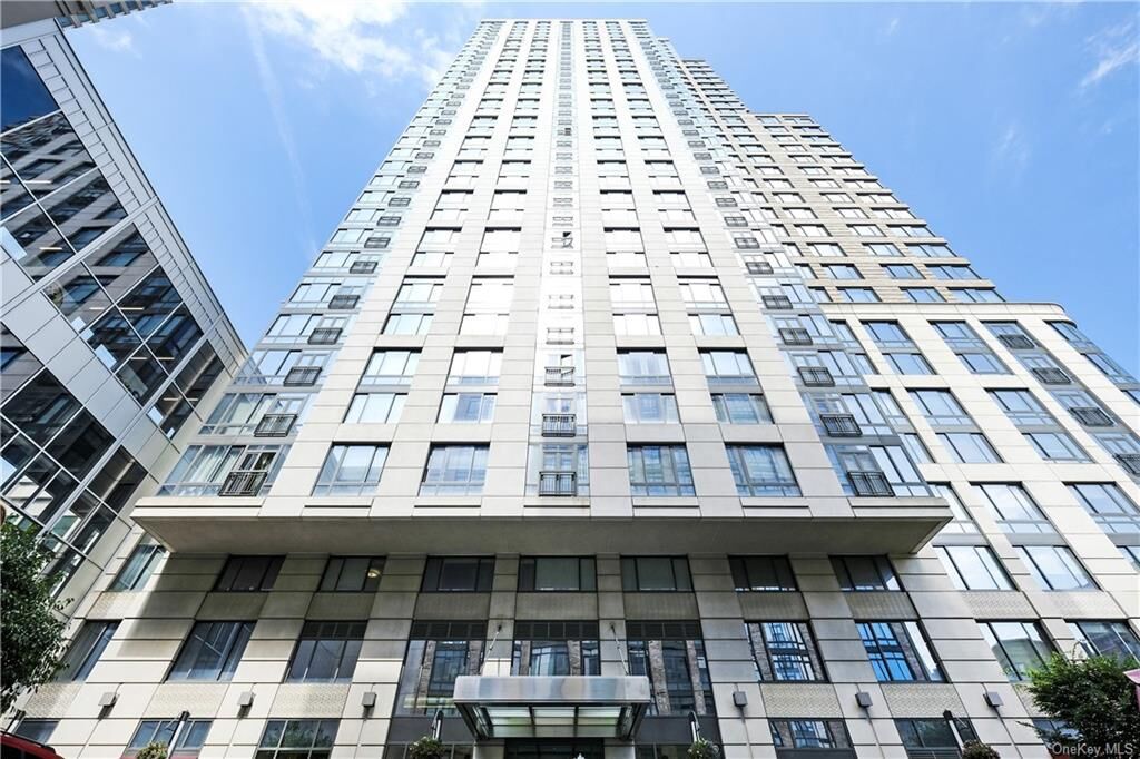 Property Photo: 10 City Place 14E NY 10601