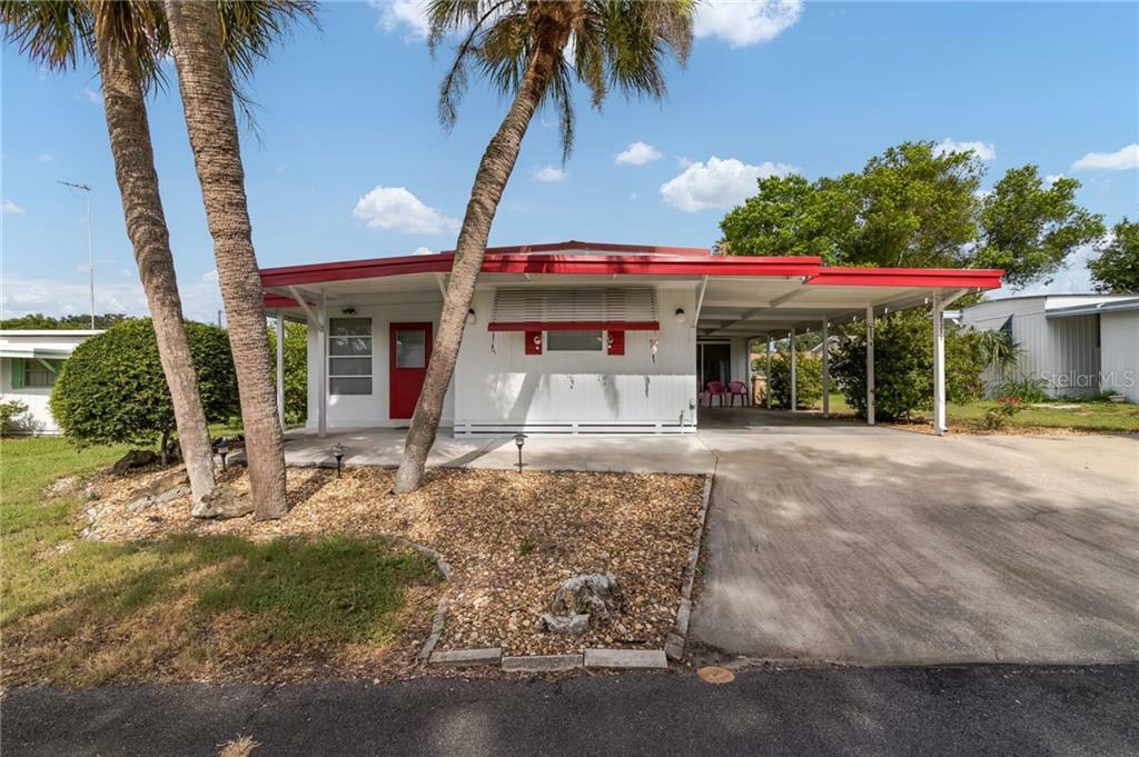 Property Photo:  31211 Valencia Avenue  FL 32778 