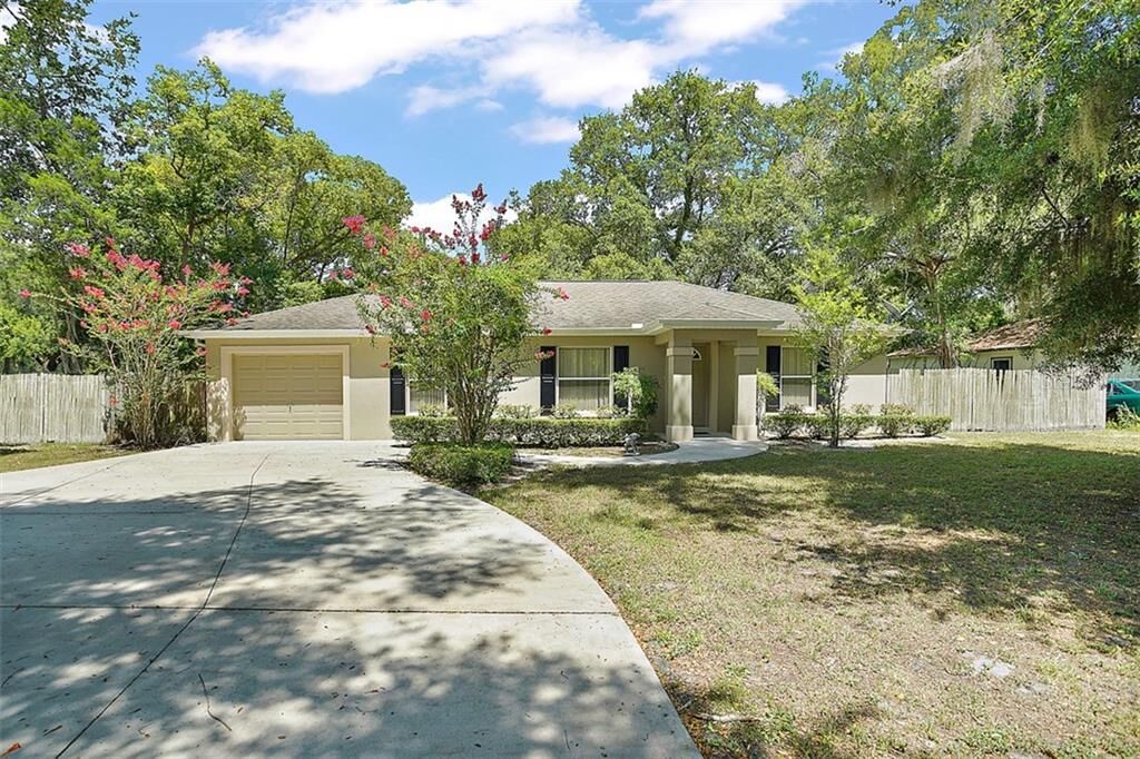 Property Photo:  604 3rd Avenue  FL 34785 