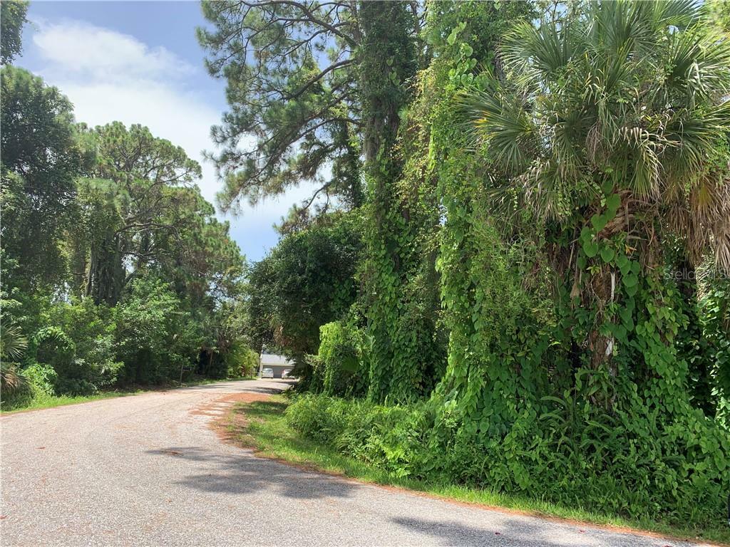 Property Photo:  33 Cordes Street  FL 34229 