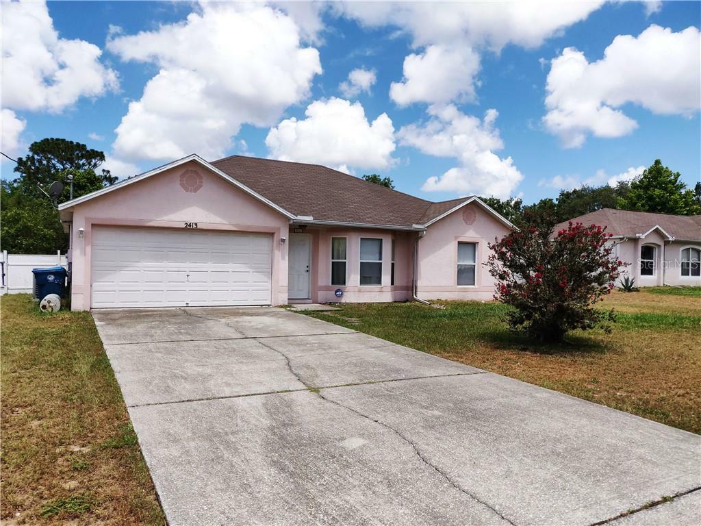 Property Photo: 2413 Hawthorne Road FL 34609