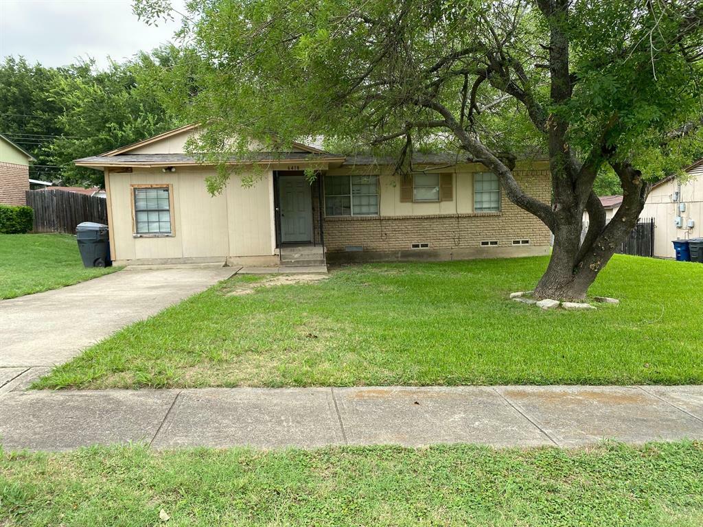 Property Photo: 6418 Silvery Moon Drive TX 75241
