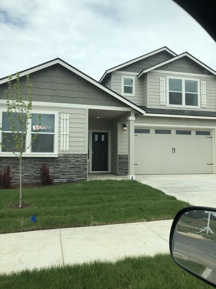 2499 NW Hazelwood Avenue  Redmond OR 97756 photo