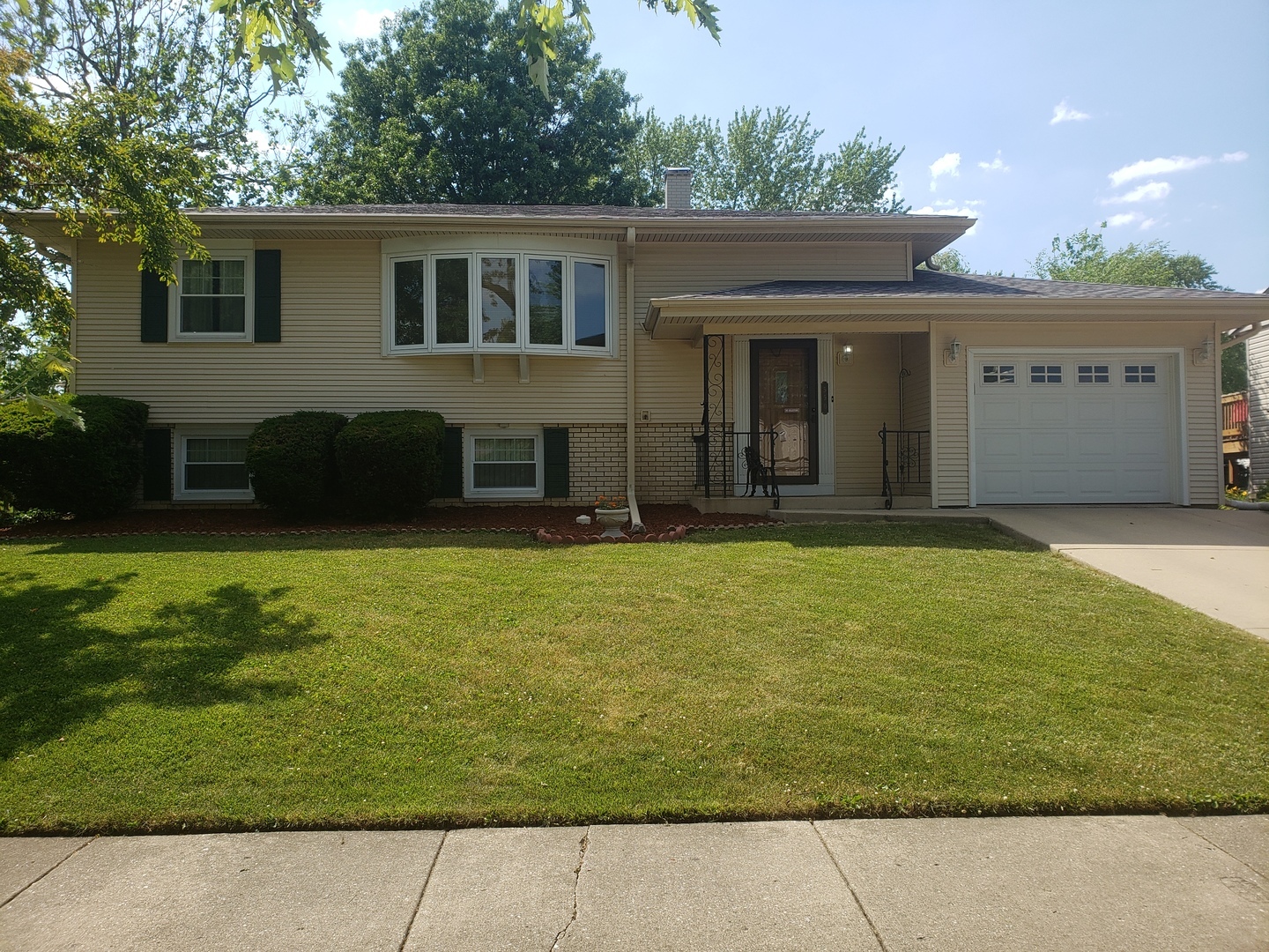 Property Photo:  550 Weidner Road  IL 60089 