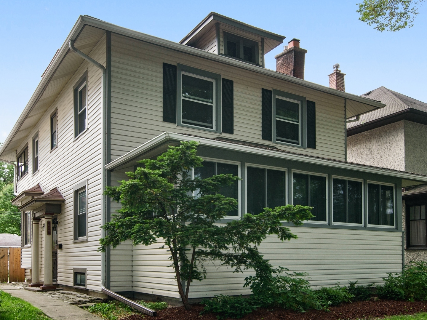 Property Photo: 620 South East Avenue IL 60304
