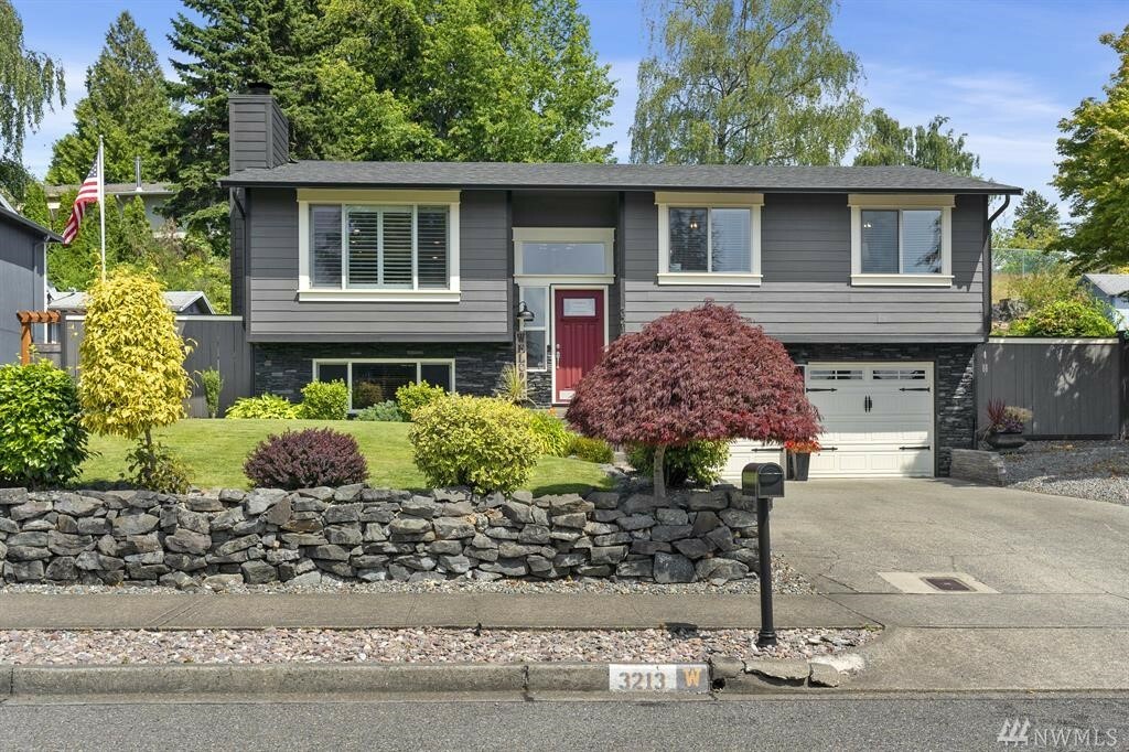 Property Photo:  3213 N Vassault St  WA 98407 