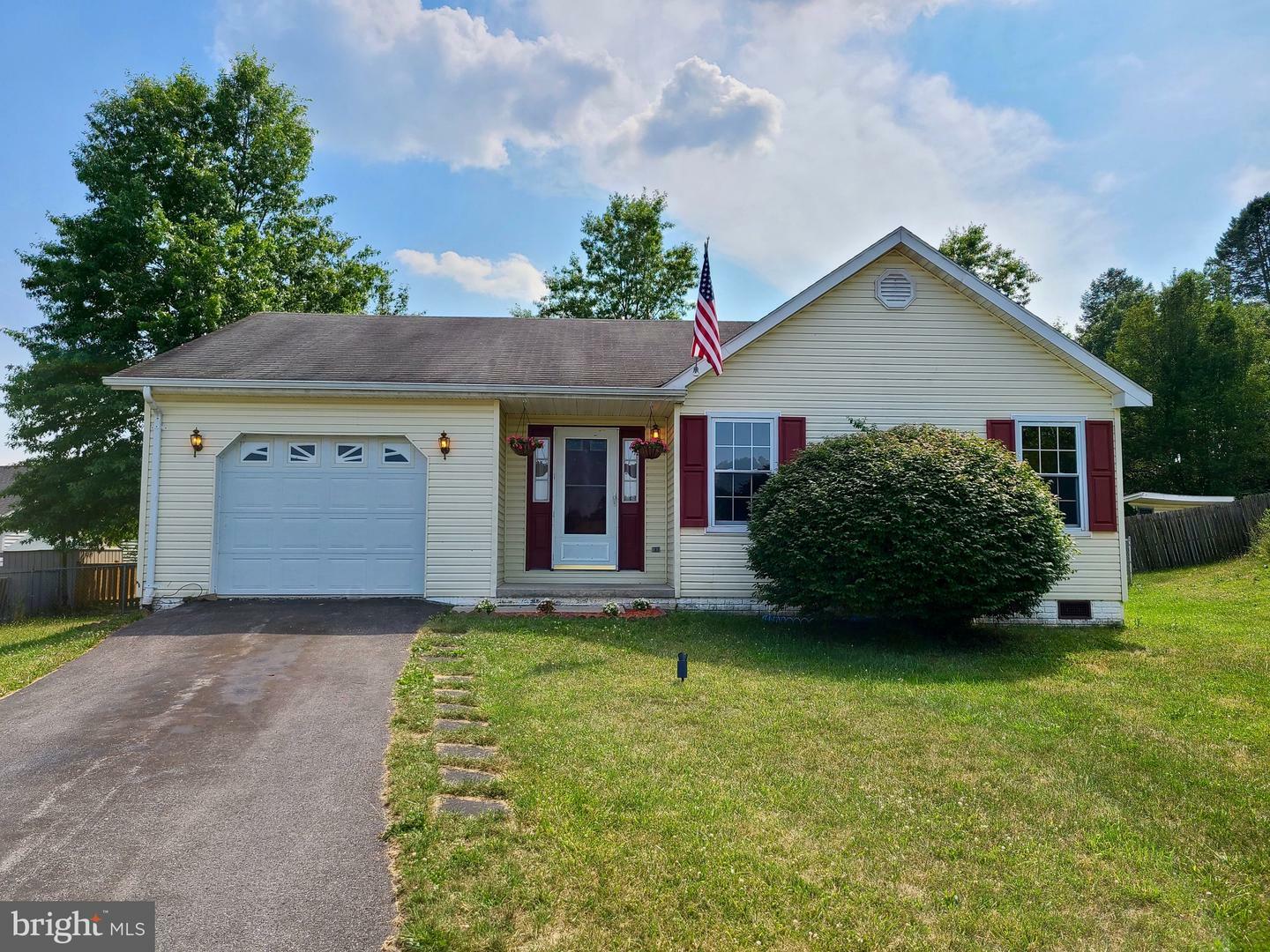 Property Photo: 43 Yarrow Circle WV 25404