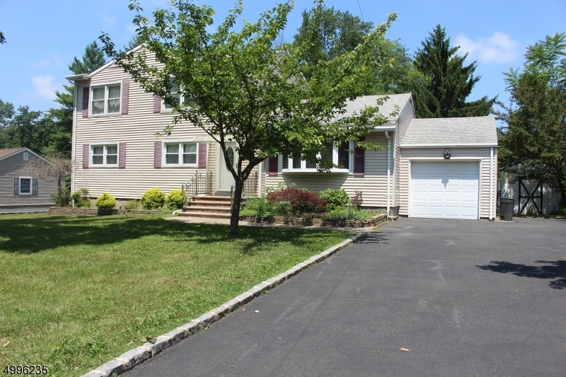 Property Photo:  18 Lynn Ter  NJ 07981 