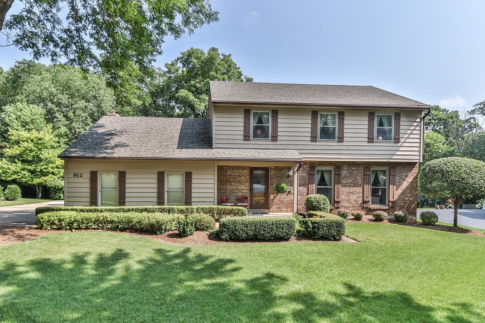 Property Photo: 912 Twisted Oak Court IL 60102