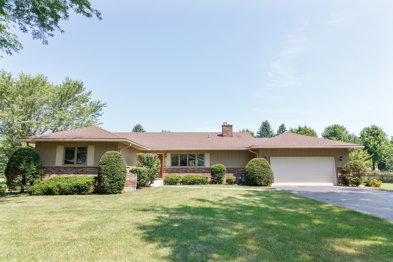 Property Photo: 28W320 Judith Court IL 60185