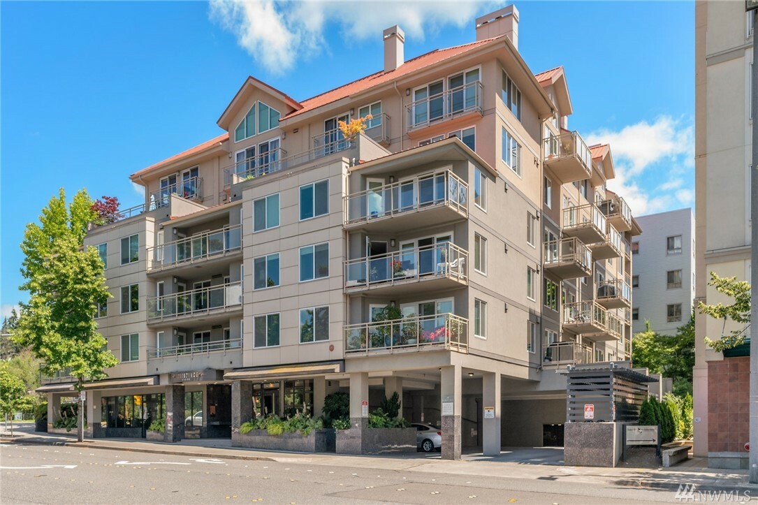 Property Photo: 11011 NE 12th St 207 WA 98004