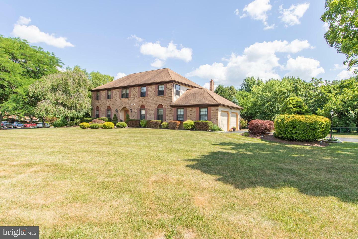 Property Photo:  83 W Norton Drive  PA 18966 