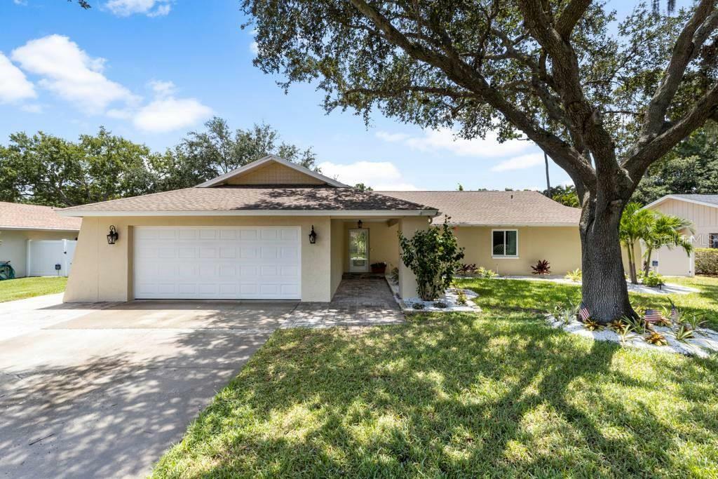 Property Photo:  14225 Lark Court  FL 33762 