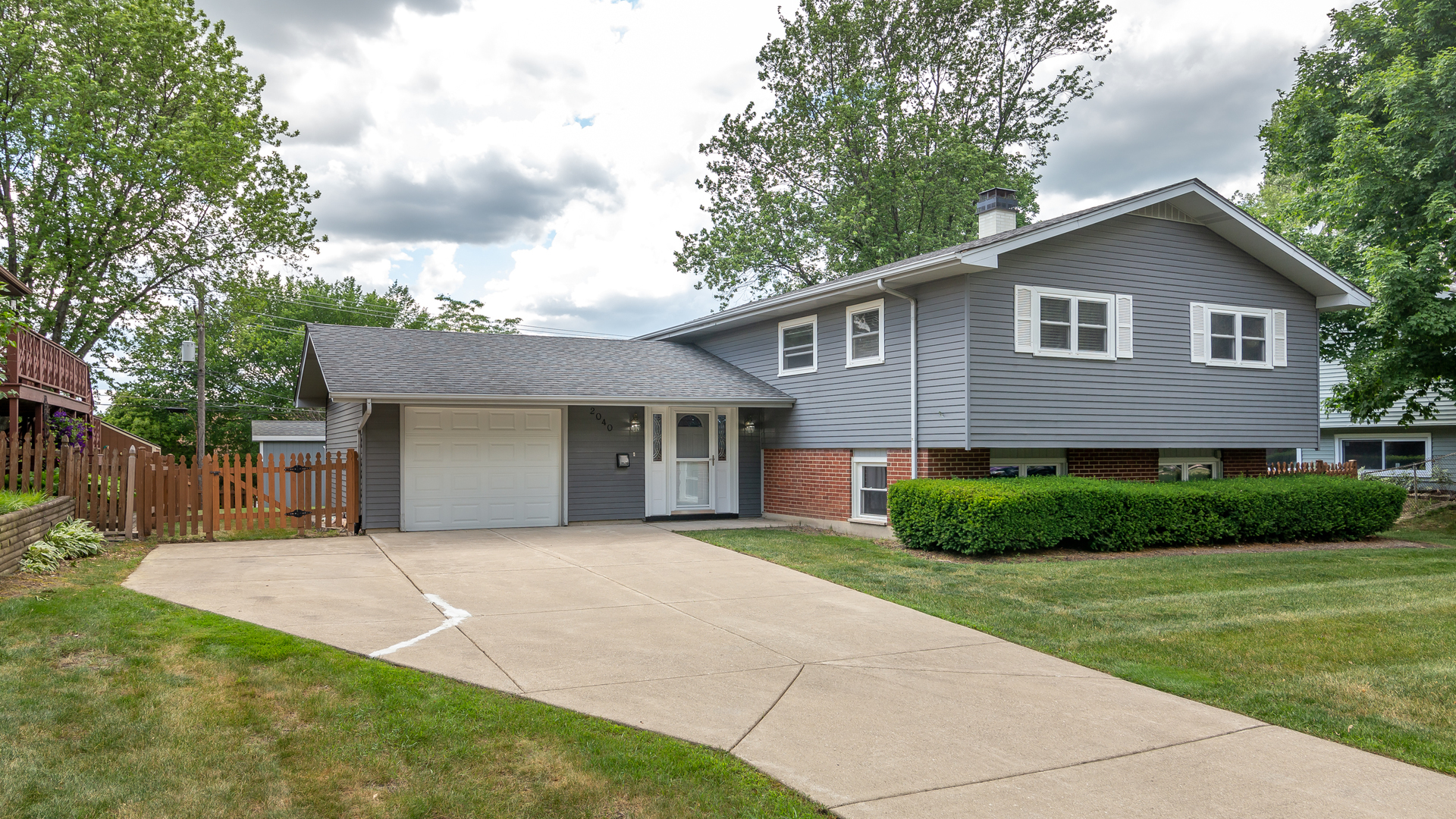 Property Photo: 2040 Shepard Road IL 60169