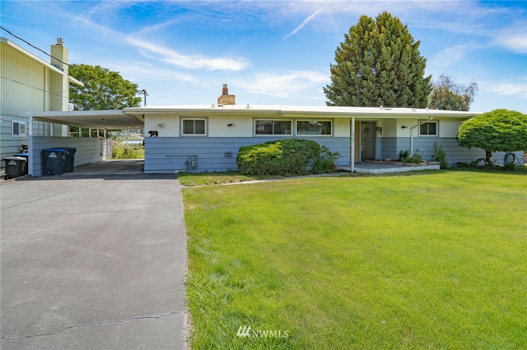 Property Photo:  1717 W Lakeside Drive  WA 98837 