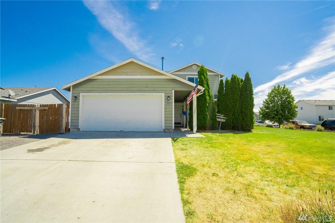 Property Photo:  1917  Dilley Avenue  WA 98837 