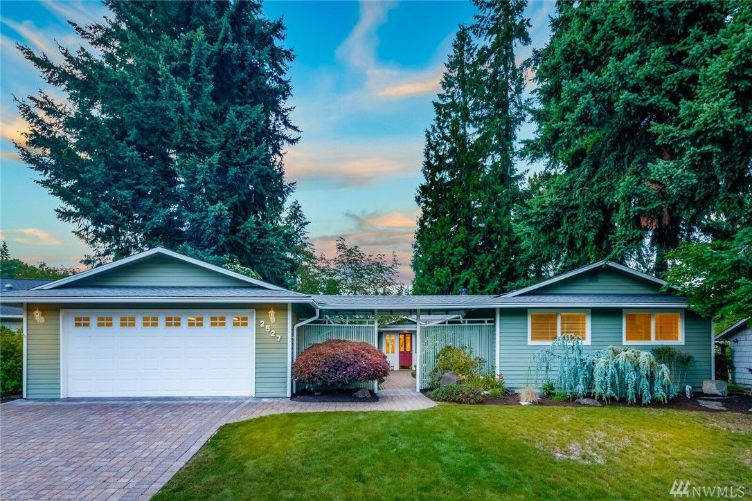 Property Photo:  2527  183rd Avenue NE  WA 98052 