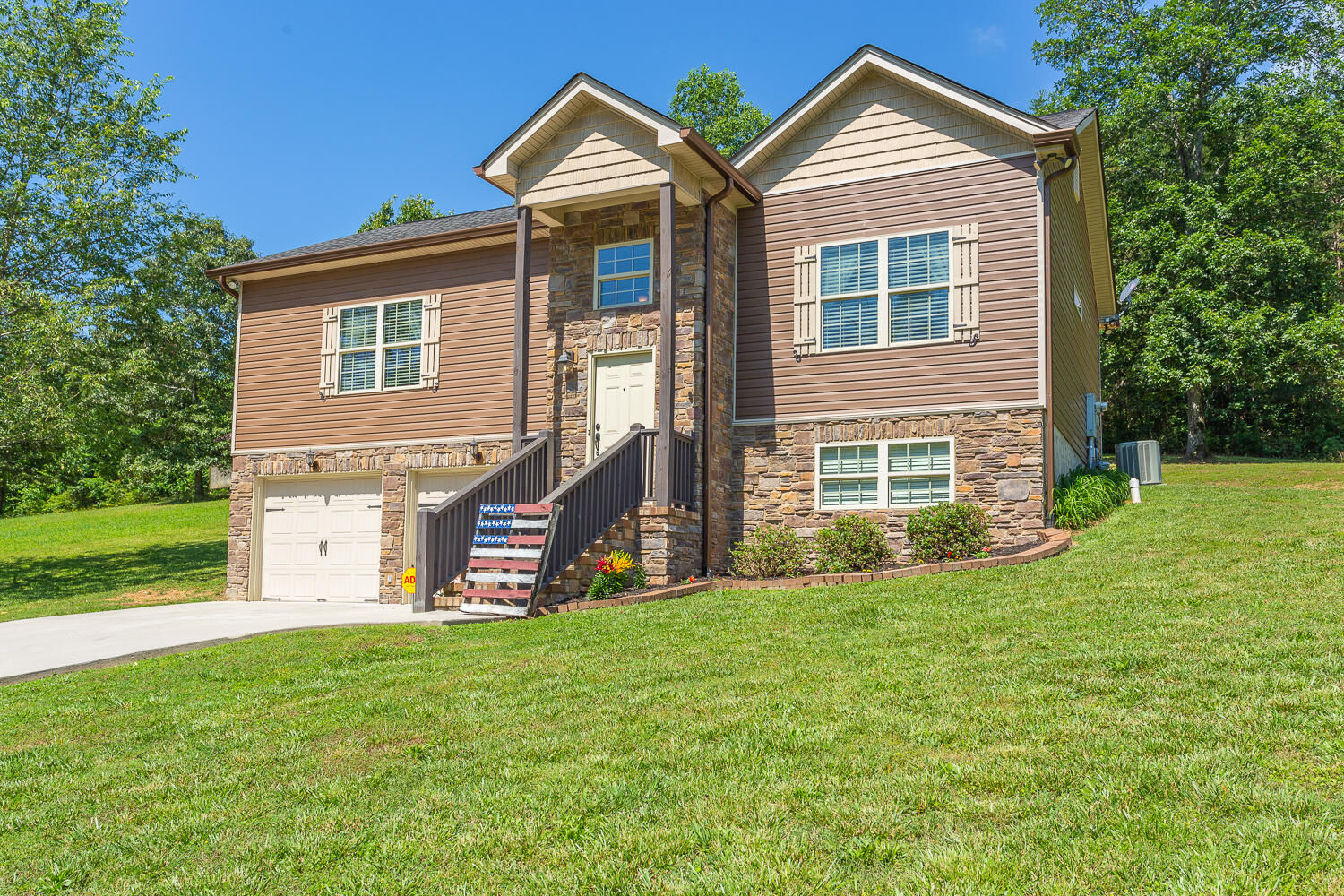 Property Photo:  9337 Hixson Pike  TN 37379 