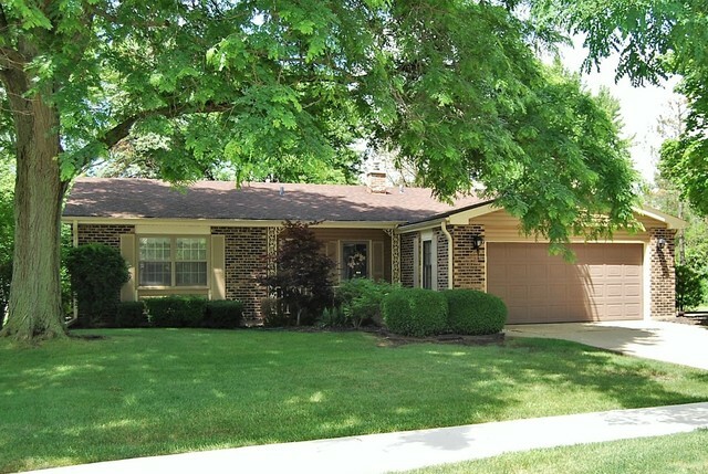 Property Photo:  302 East Hackberry Drive  IL 60004 