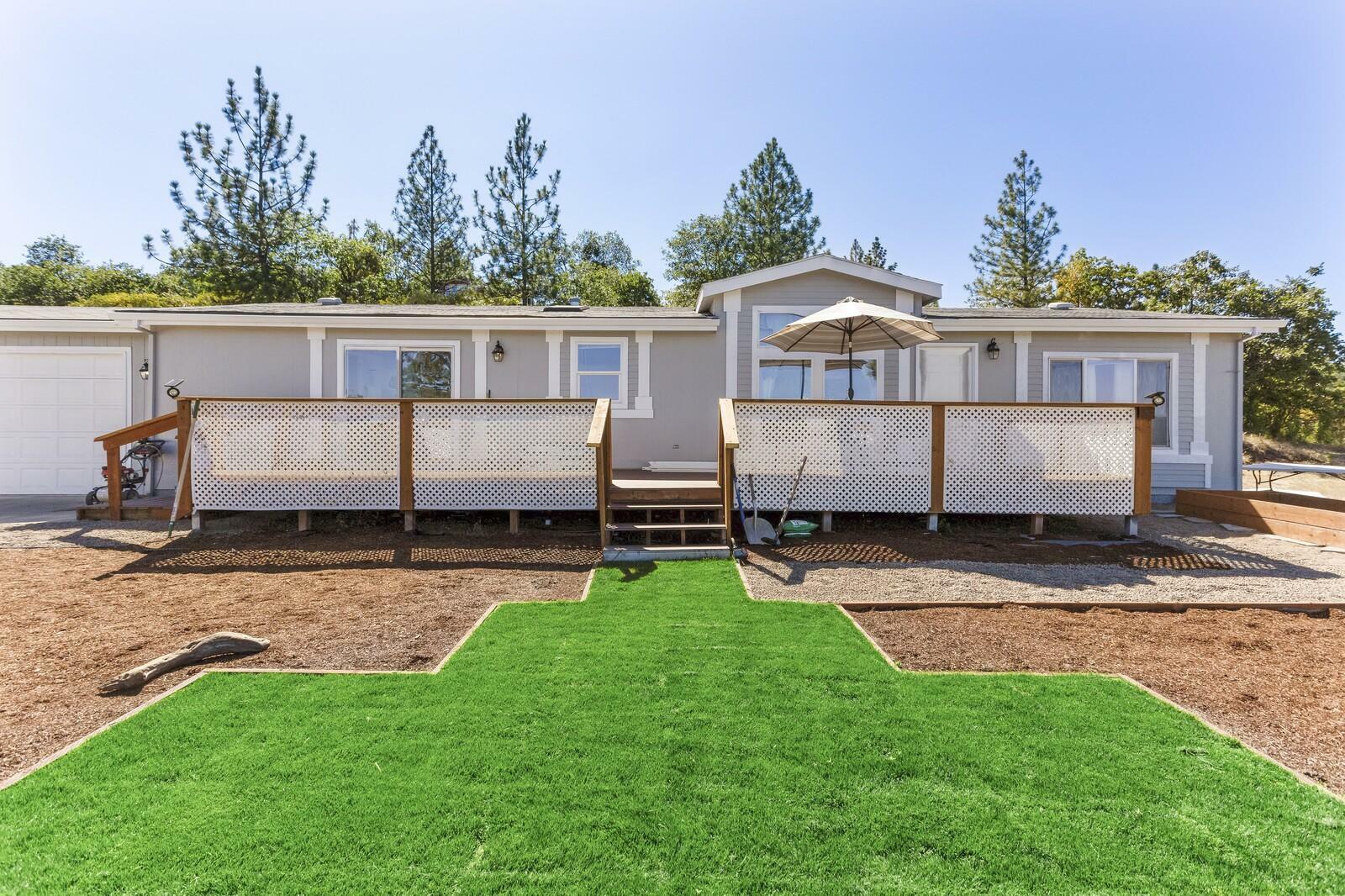 Property Photo:  650 Brentwood Drive  OR 97524 