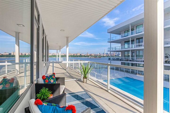 3 Somerset Lane 422  Edgewater NJ 07020 photo