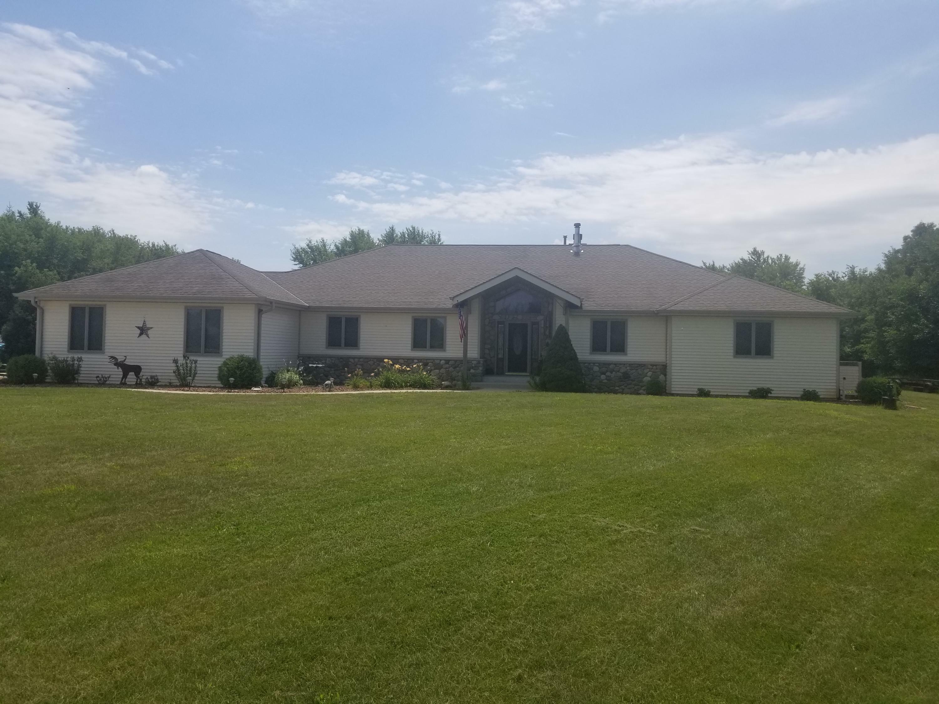 Property Photo:  S21w37715 Becker Ct  WI 53118 