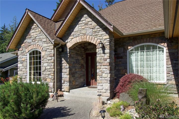 Property Photo: 613 Del Guzzi Dr WA 98362