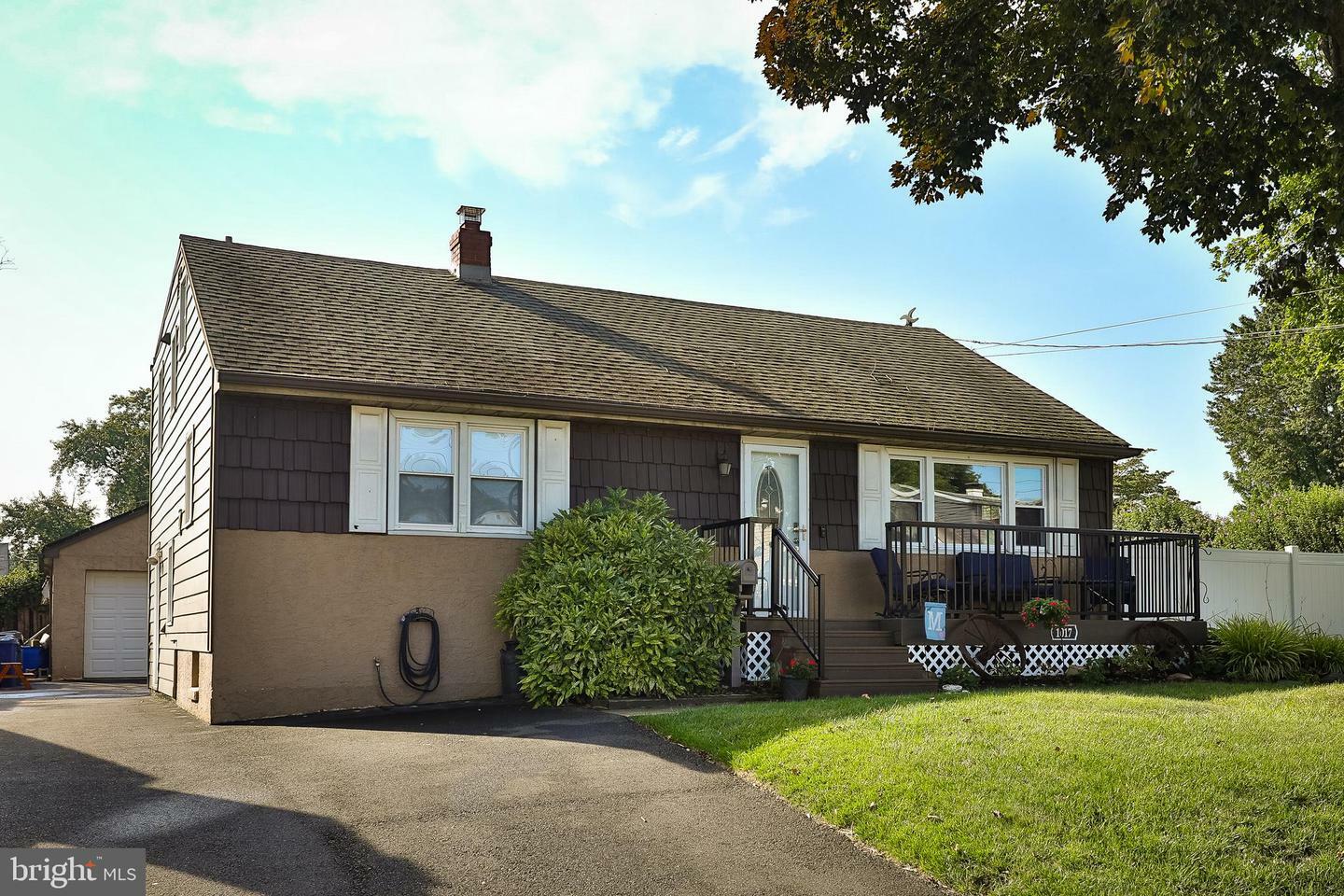Property Photo: 1017 Garfield Avenue PA 19038
