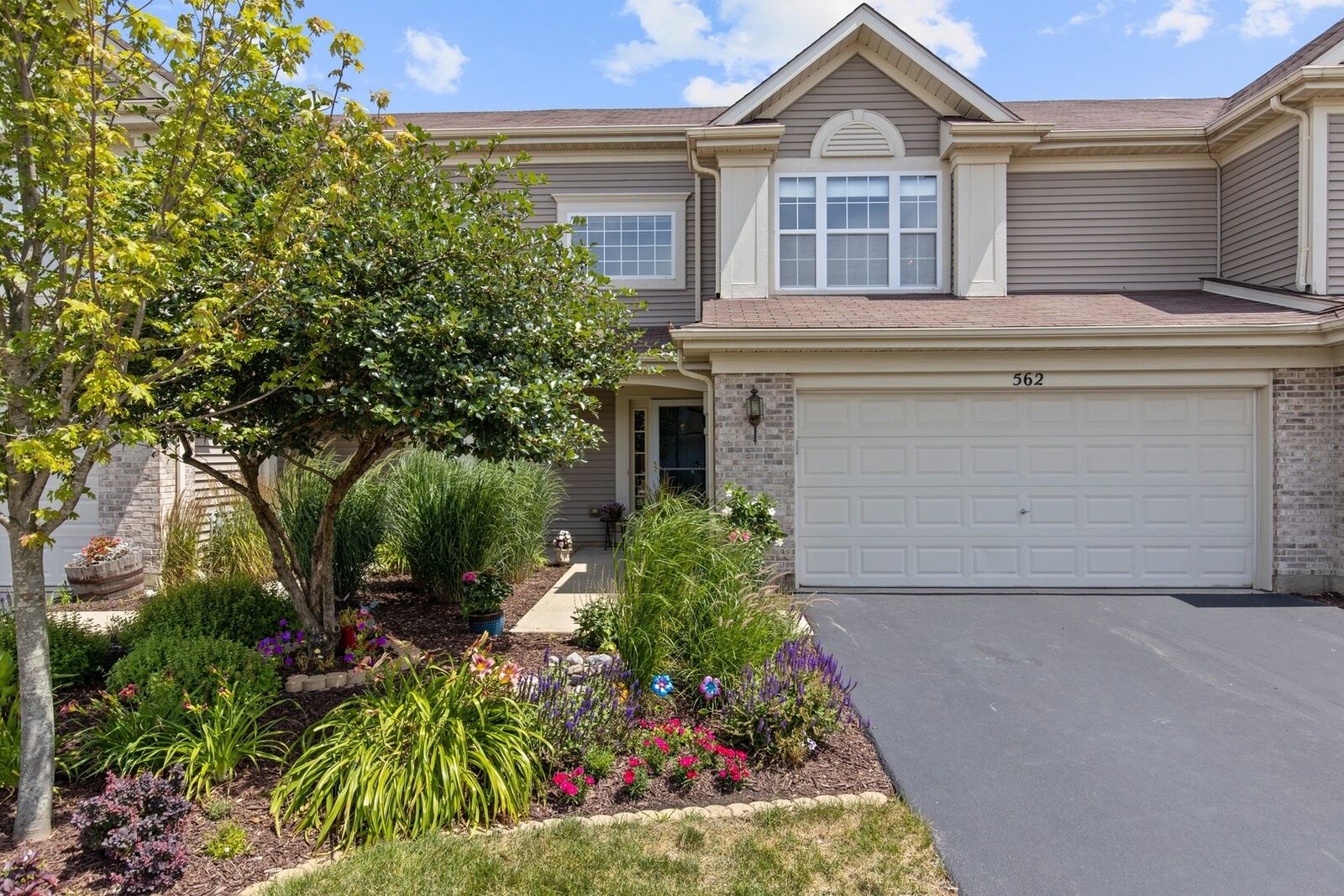 Property Photo:  562 Lancaster Drive  IL 60140 