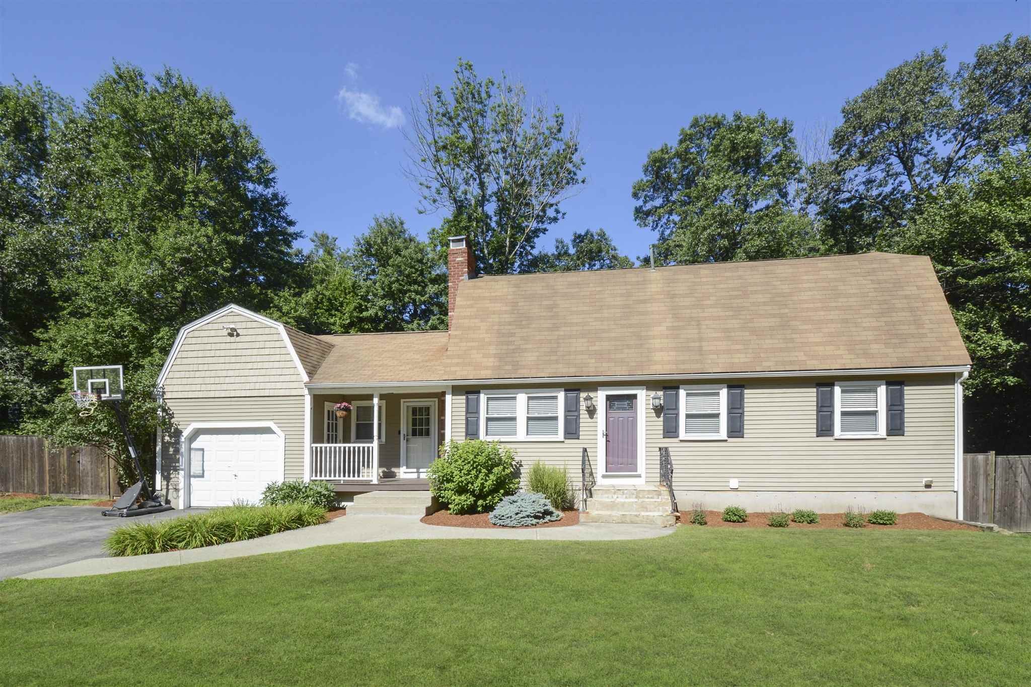 Property Photo:  2 Birchwood Drive  NH 03038 