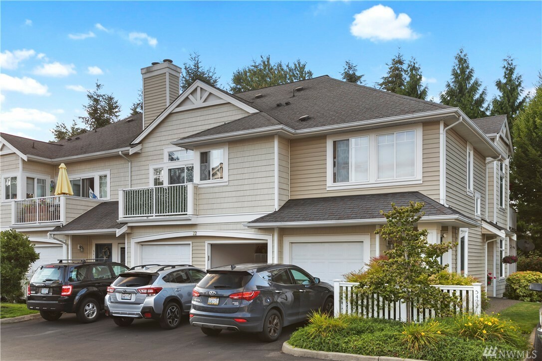 Property Photo: 5422 S 234th Place 22-6 WA 98032
