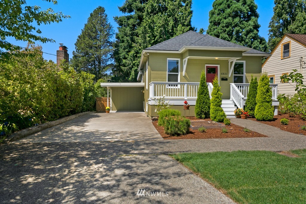 Property Photo:  6831 24th Avenue NE  WA 98115 