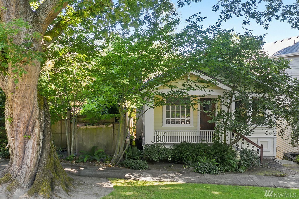 Property Photo: 815 33rd Avenue E WA 98112