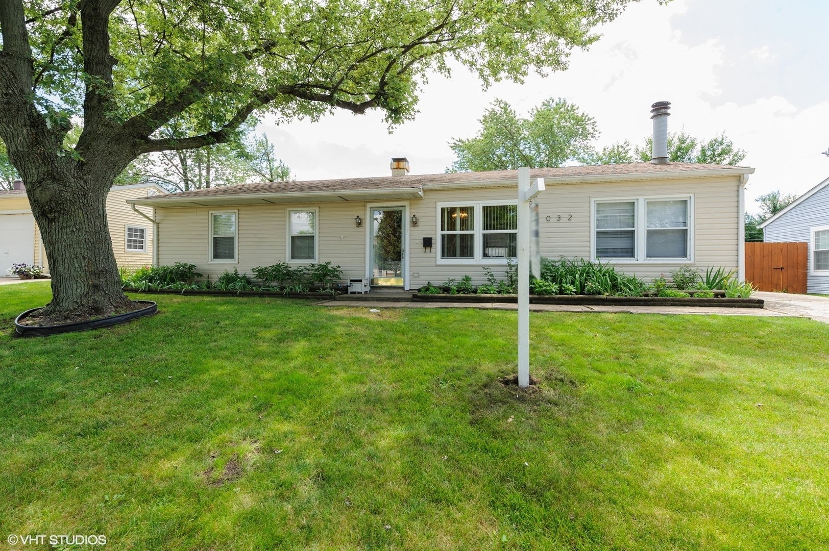 Property Photo:  1032 Oakland Drive  IL 60107 