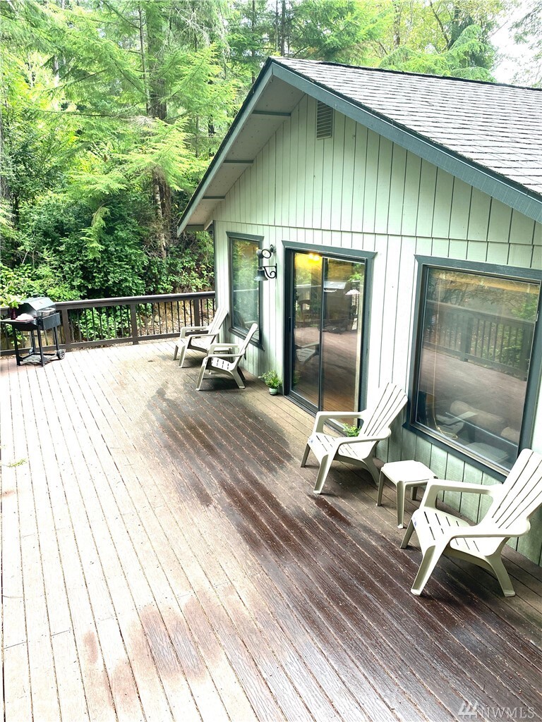 Property Photo: 110 N Hood View Place WA 98555