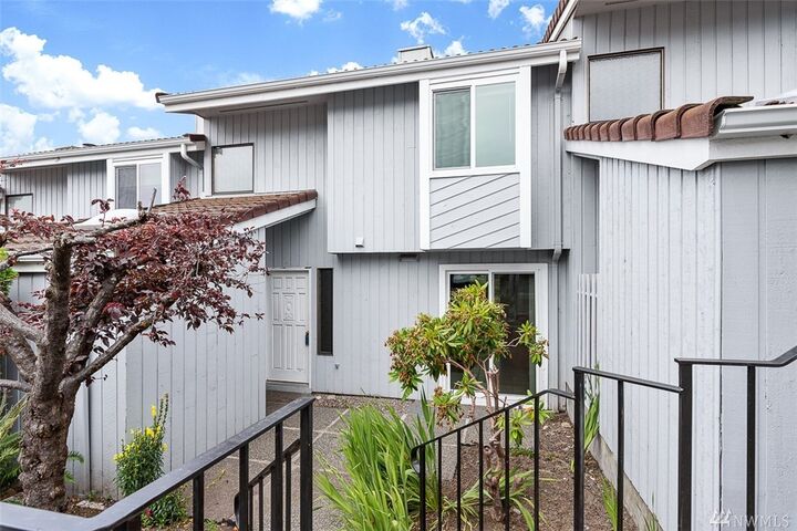 Property Photo:  1616  Skyline Way 2  WA 98221 